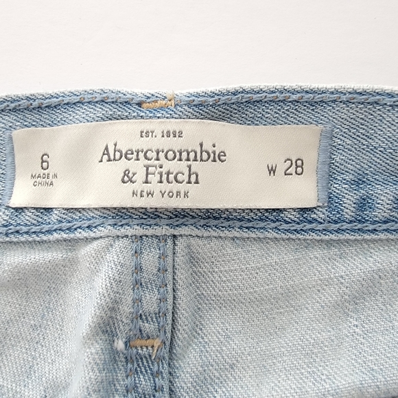 Abercrombie & Fitch embroidered cutoff jean

short - Picture 5 of 8
